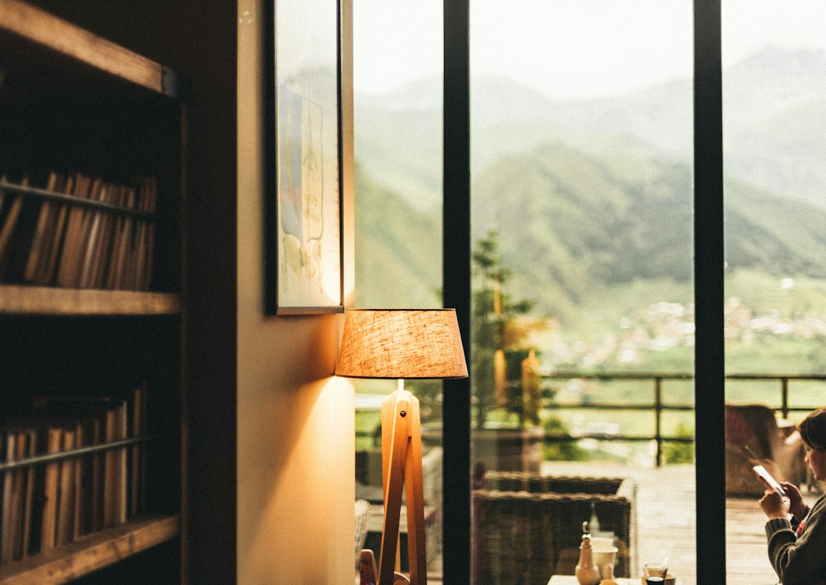 Photo: Kristina Tochilko / Unsplash Bookshelves in the library at Rooms Hotel Kazbegi